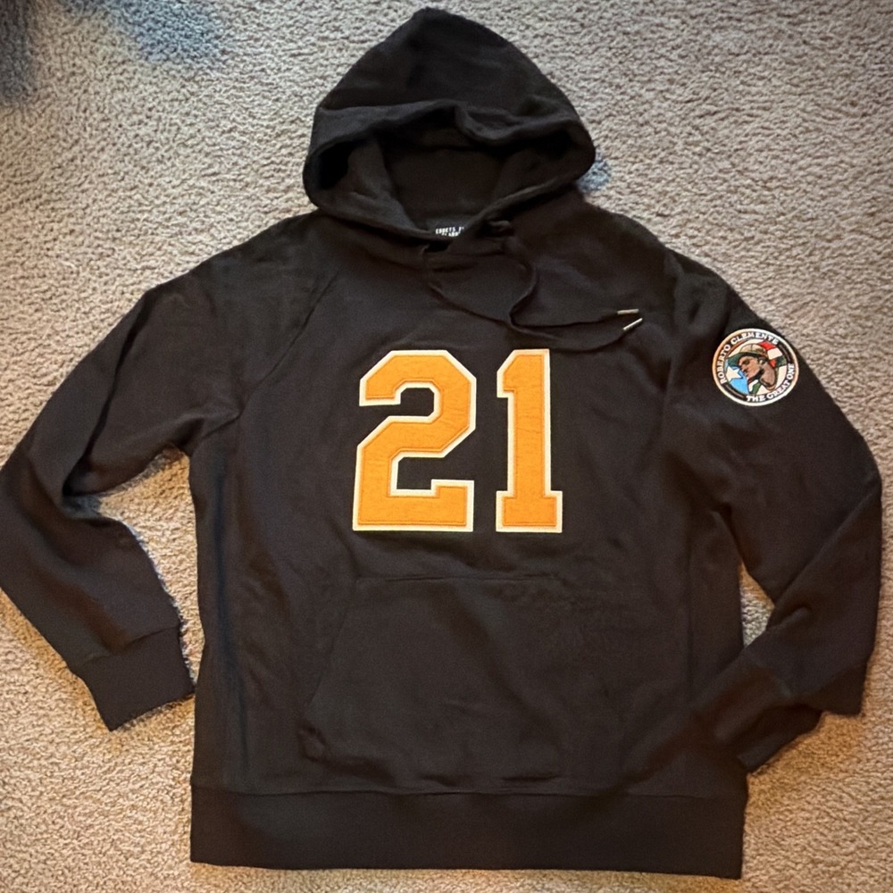 Ebbets Field Flannels Roberto Clemente 21 Hoodie Mens M NWT Signature Moments